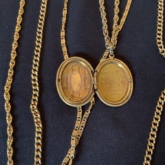 VTG 1960/70’s Goldette 4 Strand Amber Pendant w/Etched Locket Necklace Goldtone