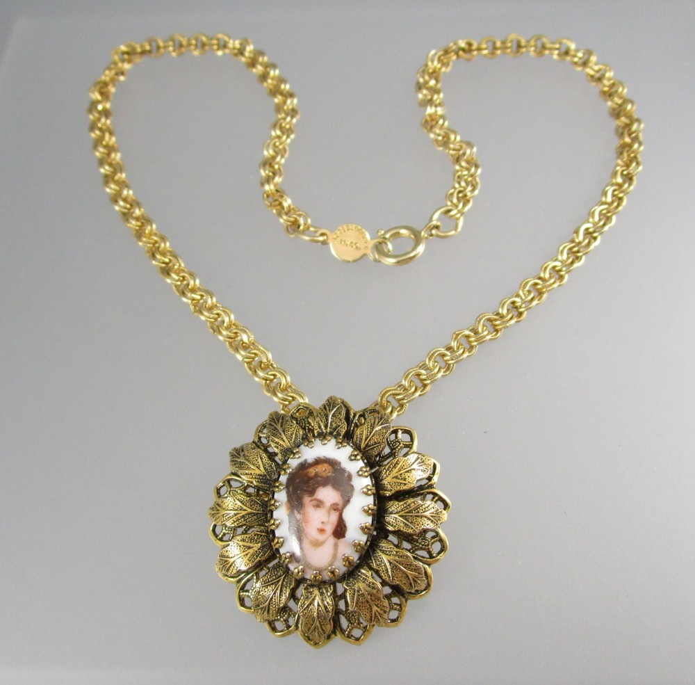 Vintage ACCESSOCRAFT Chain Porcelain Pendant Filgree Brooch Pin Necklace 836