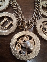 Vintage Gold Tone Sports Charm Bracelet 7″ Sailing, Skiing, Bowling, Golf…