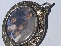 Vintage Pendant Charm Medallion Circle Round Photo Keepsake Gold Tone