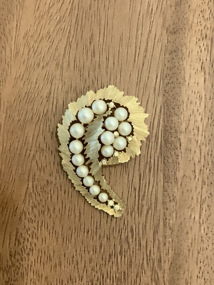 Vintage Crown Trifari Gold Tone Faux Pearl Cluster Rhinestone Leaf Brooch Pin