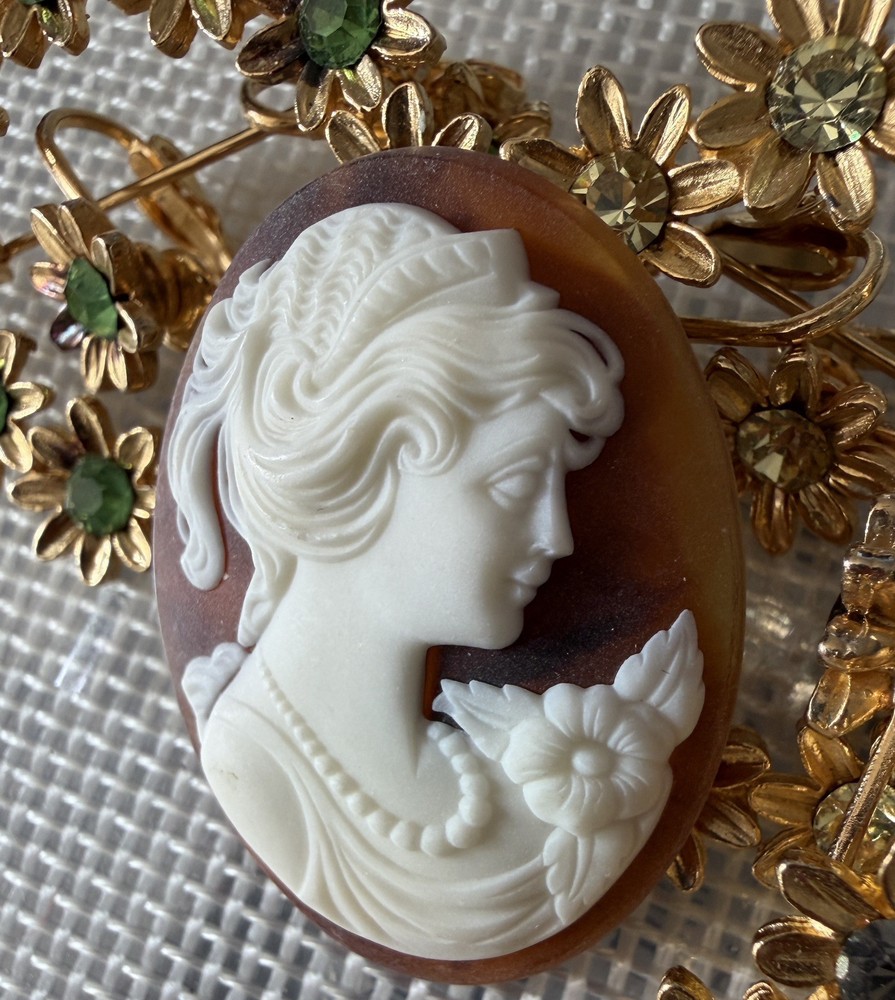 1970-80’s Purchased Cameo Fantastic Detailed Japan Crafting Jewelry 1.5” pearls