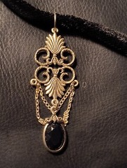 VTG 1970’s Gold Tone Pendant Velvet Choker Necklace, 15.5″ W/Black Stone. NOS