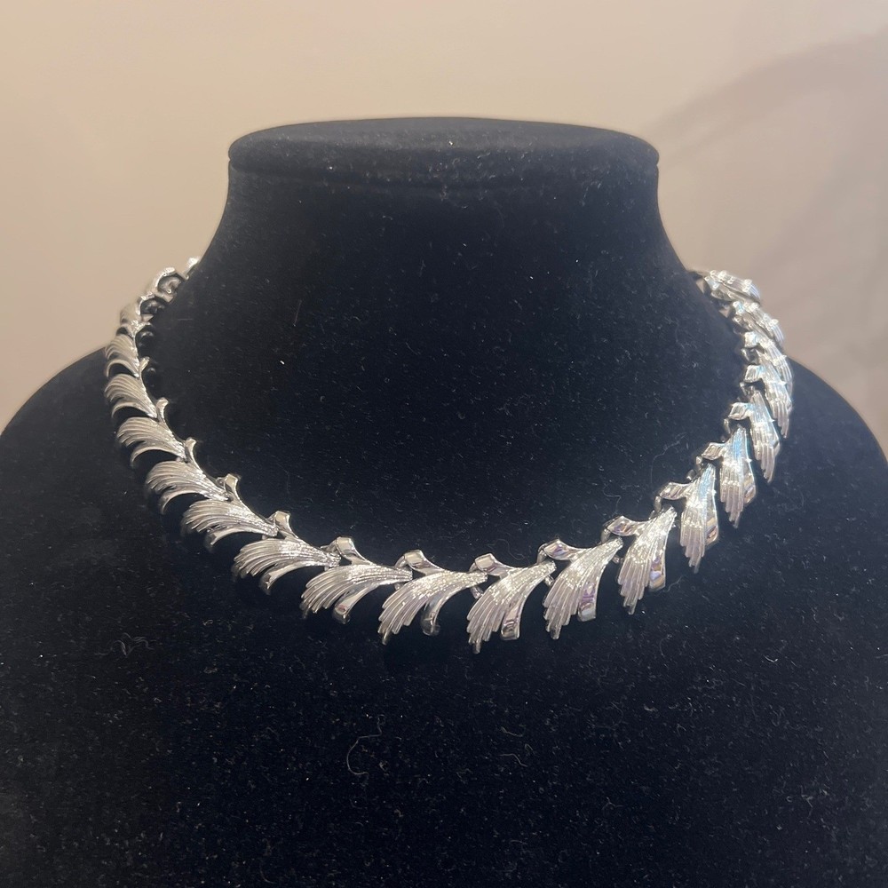 Vtg Coro Silver Tone Feather Leaf Link Choker Necklace Mid Century 16.5″ 1.69oz