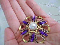 Beautiful Gold Tone Brooch with Purple Zircons and a Faux Pearl