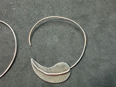 4.73g Vintage Sterling Silver 925 Leaf Feather Hoop Earrings Textured M