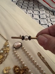 lot of costume jewelry 17 Pieces Gold Tones.