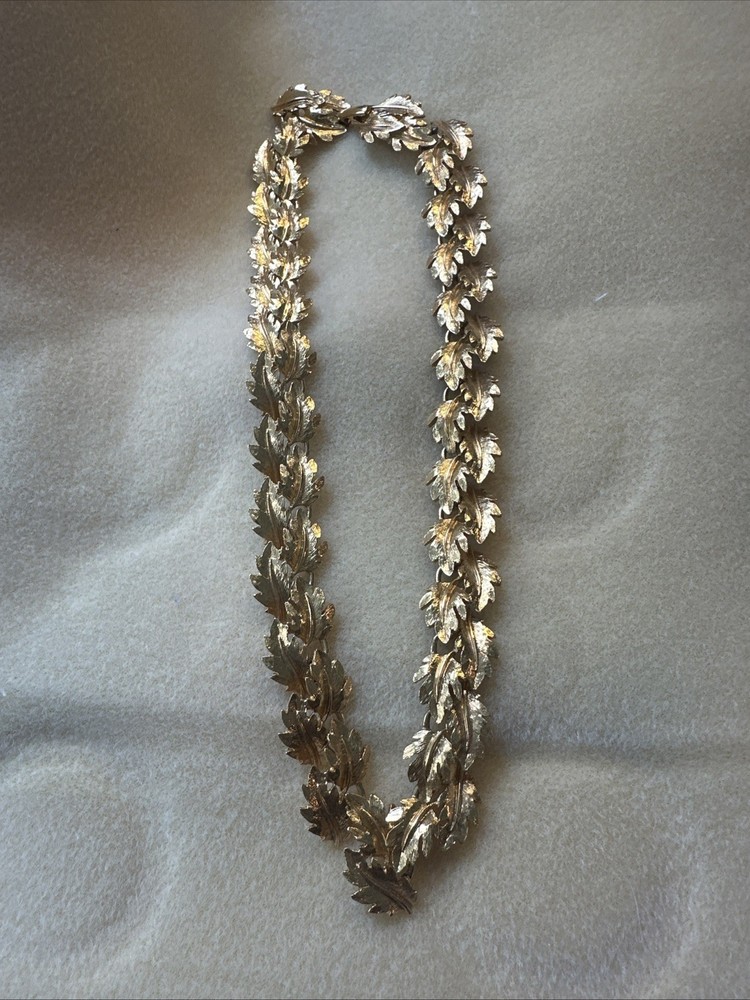 Vintage NAPIER Gold Tone Textured Maple Leaf Collar Choker 16” Necklace Signed