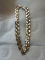 Vintage NAPIER Gold Tone Textured Maple Leaf Collar Choker 16” Necklace Signed