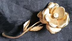 Vtg 4″ by Francois Early Coro Brooch Signed Brushed Gold Tone Rose L Faux Pearl