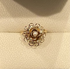 Sweet Vintage Emmons Rose Faux Pearl Ring Size 5.5-3.51gr