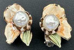 Vintage Signed Vendome Enamel Flower Brooch Faux Pearl Clip On Earrings Dogwood