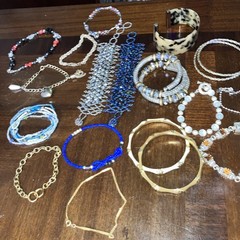 Lot of 19 Vintage and Modern Bracelets, plastic, acrylic, glass stones, & metal