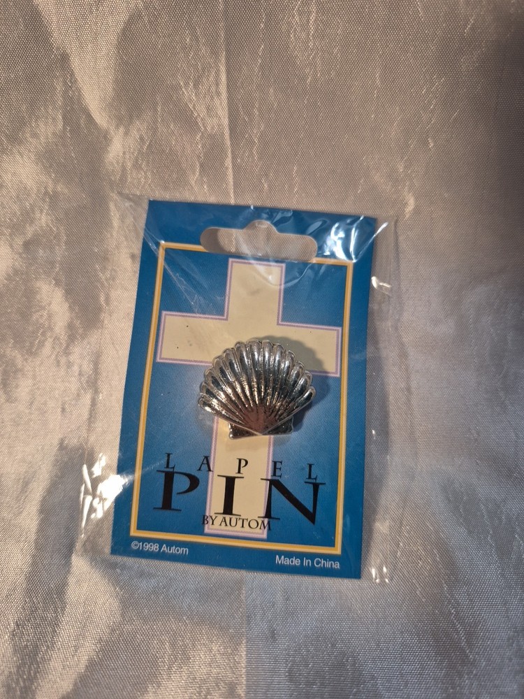 Vintage Scallop Shell Lapel Pin Small Size Silver Color Metal