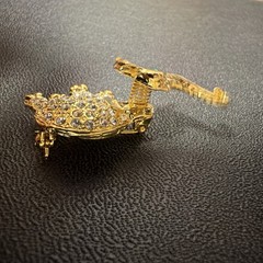 Vintage Y2K Gold Tone Rhinestone Green Eye Elephant Brooch Pin Women’s Jewelry