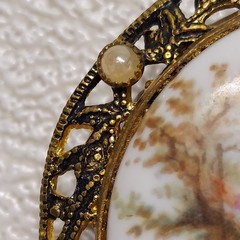 Vintage Porcelain Courting Couple Brooch Gold Tone Filigree Frame 4.5cm