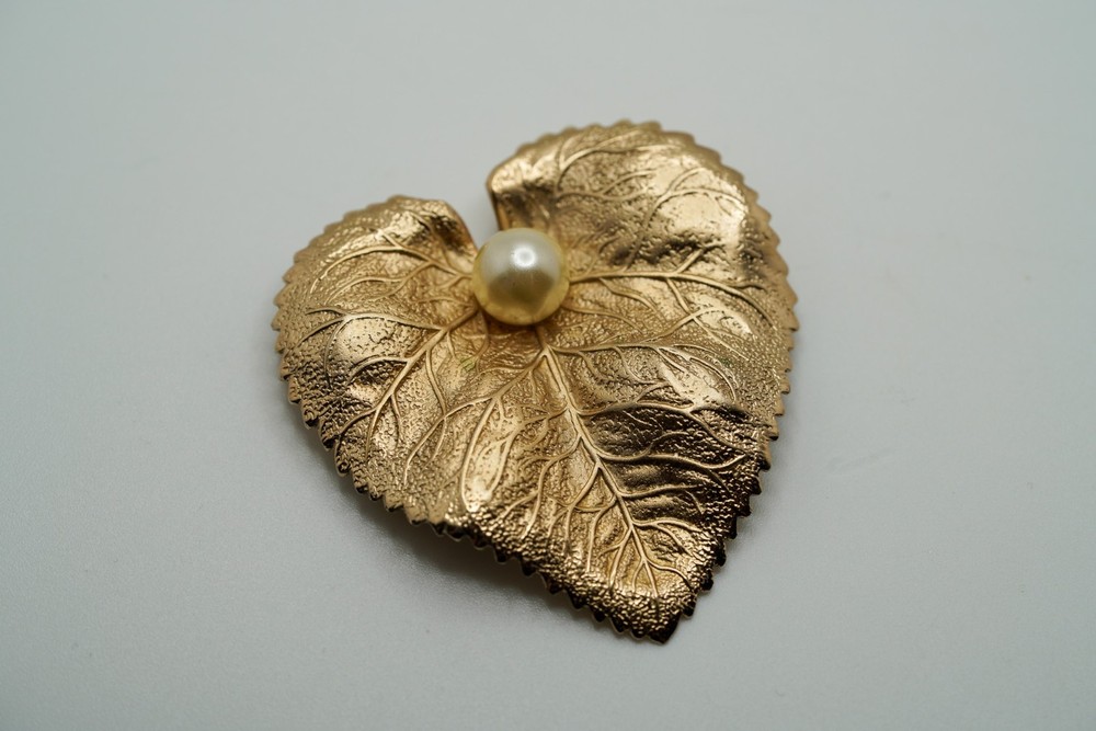 Vintage Gold Tone Napier Pearl Leaf Brooch 4.5cm JB36