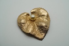 Vintage Gold Tone Napier Pearl Leaf Brooch 4.5cm JB36
