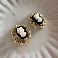 1970s USA Vintage Cameo-Style Earrings With SFG Stamp – Classical