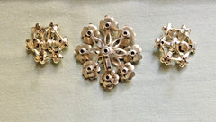 VINTAGE – Brooch Pin & Screwback Earrings – Colorful FLOWERS Set – Retro RARE