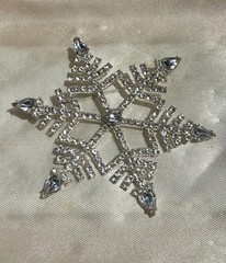 Snowflake Rhinestone Brooch – Vintage Pin