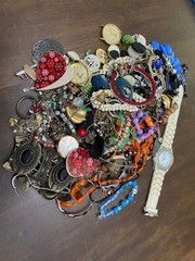2.25 Pound Wearable Vintage To Modern Costume Jewelry Lot 100+ Pieces (G)