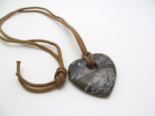 Vintage Green Marble Picasso Jasper Heart Brown Leather Cord Stone Necklace