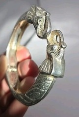 Silver Two Kissing ELEPHANT Heads Clamper Hinged Bracelet (SKU# 1923) BEAUTIFUL!