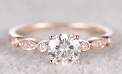 Lustrous White Round Shape 0.45CT Moissanite In 10K Rose Gold Solitaire Ring FN