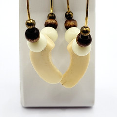 Southwest Style Beaded Wire Hoop w Faux Resin Claw or Tooth Vtg Pierced Earrings