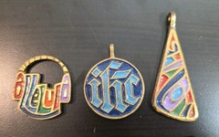 (6) 1960’s VINTAGE TERRA SANCTA GUILD ISRAEL HANDPAINTED PENDANTS