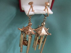 1950s 1960s JAPAN Signed Dangle Tassel Pagoda Filigree Earrings Vintage Antique