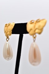 Givenchy Vintage Butterfly Pearl Drop Earrings Brushed Gold Signed 1980s 9D