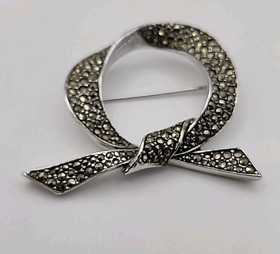 Vintage Pave Markasite Rhinestone Silver Tone Bow Tie Loop Q Retro Brooch Pin