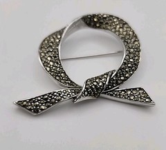 Vintage Pave Markasite Rhinestone Silver Tone Bow Tie Loop Q Retro Brooch Pin