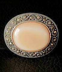 Vintage Sterling Silver 925 Pink Oval Mother Of Pearl Marcasite Ring 9.1 g Sz 9