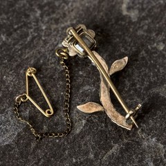 ANTIQUE GEORGIAN ENGLISH 15K GOLD PASTE FLOWER BROOCH HIDDEN LOCKET c1820