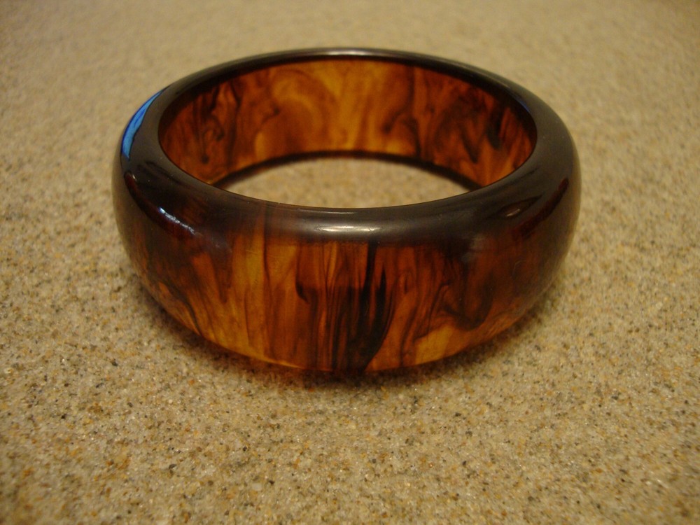 Vintage 1 1/8″ Bakelite Bracelet! Semi Translucent Amber Color w/ Rust Marbling!