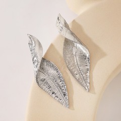 Vintage Irregular Leaf Earrings Women Light Luxury Small Batch Studs 1Pc