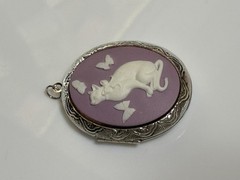 Cat Cameo Violet Pendant