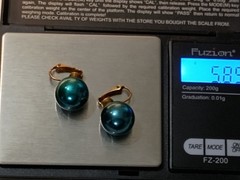 E110 Pretty Vintage Gold Tone & Aqua Metallic Round 5/8in Sphere ClipOn Earrings