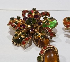 GORGEOUS SELRO SELINI SIGNED MULTI COLORS FLOWER RHINESTONE BROOCHES EARRING SET
