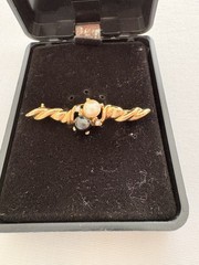 Vintage 1928 Jewelry Co. Faux Pearl Bar Brooch Pin Gold Tone With Original Box