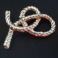 Vintage Womens Pin Brooch Golden Rope Approx 2.25 in Shiny Gold Tone Classic