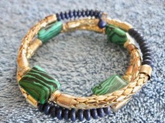 Expandable Spring – Memory Wire. Bangle Bracelet. 3 Rows; Gold Tone Navy Green