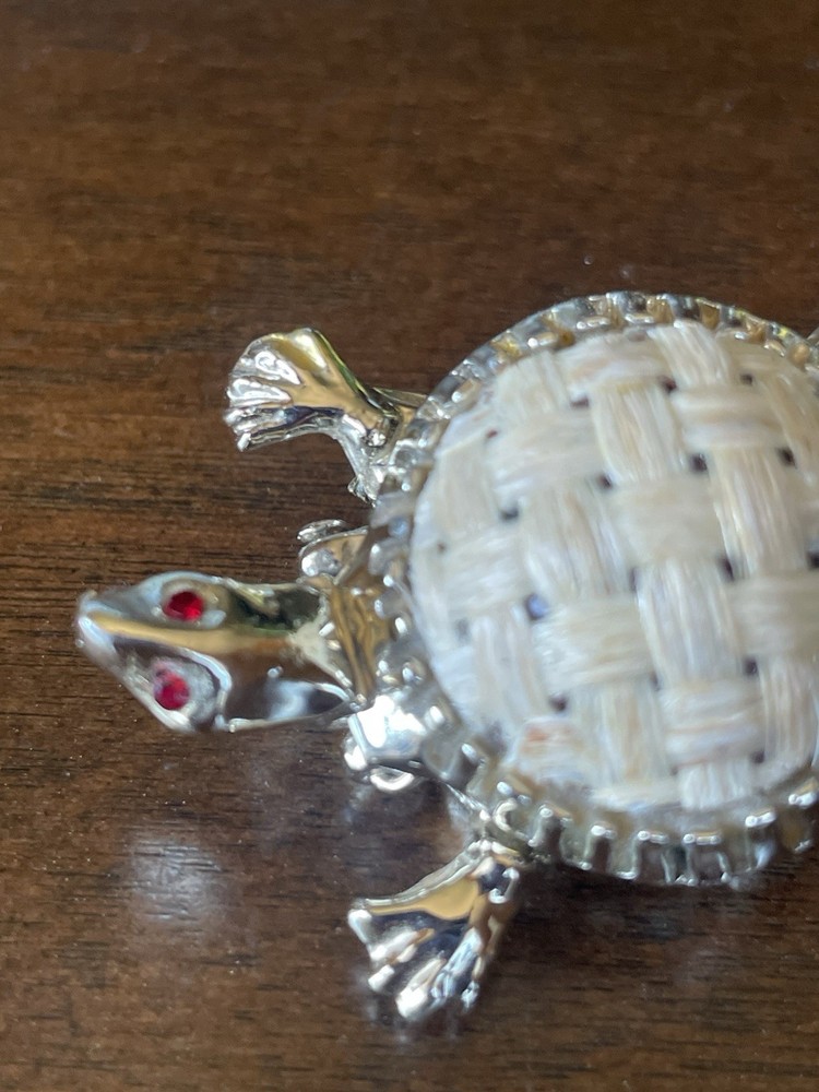 Vintage 1950s-1970s Turtle Brooch Red Crystal Eyes Straw Woven Shell Gold Tone