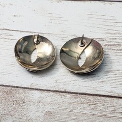 Vintage Earrings For Pierced Ears Circle Shape Cream & Navy – Poor Condition