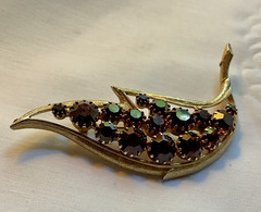 Mid Century Large Prong Set Dark Brown Faceted Crystal Brooch Pin Goldtone P87