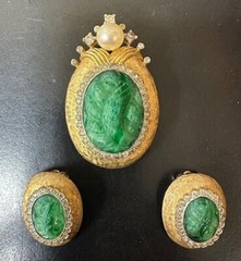 Jomaz Gold Tone Green Cabochon Rhinestone Brooch Earrings Set Vintage DS51