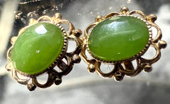 Vtg Set Green Onyx? Jade? Stud Earrings Gold Color Metal Filagree, “Dotty”